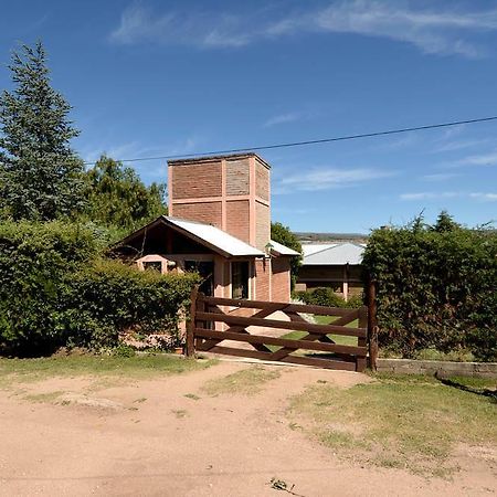 Cabanas Los Cedros Tanti Bagian luar foto